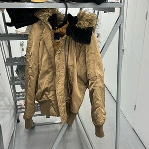 Gap crop coat with a fake fur